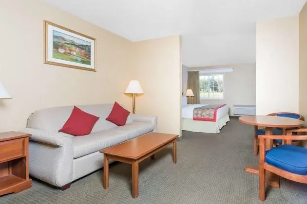 Ramada by Wyndham Strasburg