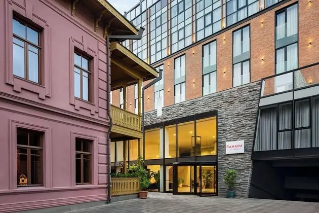 Ramada by Wyndham Tbilisi Old City - Dış Mekan
