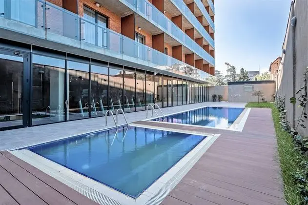 Ramada by Wyndham Tbilisi Old City - Havuz