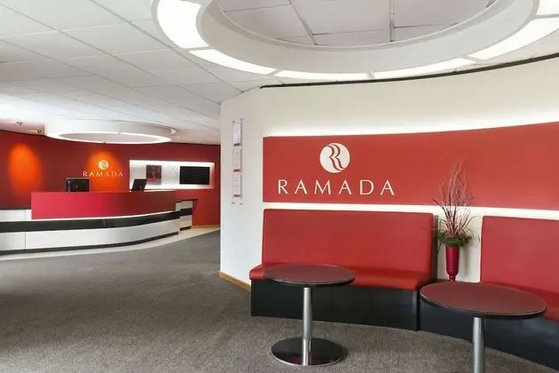 Ramada by Wyndham Telford Ironbridge - Lobi