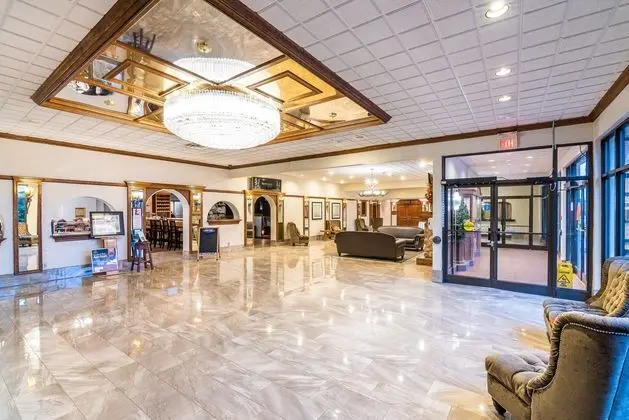 Ramada by Wyndham Thunder Bay Airline Hotel
