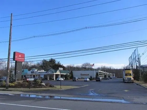 Ramada by Wyndham Wayne Fairfield Area