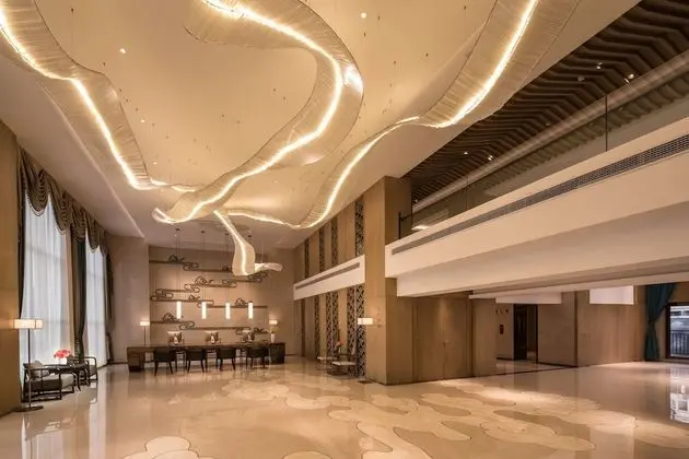 Ramada by Wyndham Zhenjiang City Center - Lobi