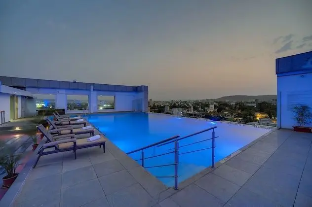 Ramee Grand Hotel and Spa, Pune - Havuz