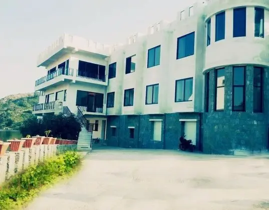 Rang Bhawan Inn- A Lake View Hotel - Dış Mekan