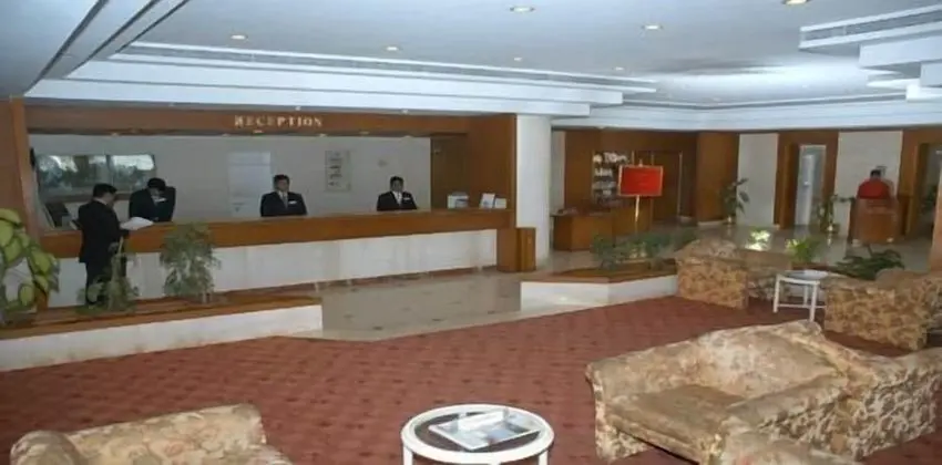 Hotel Rang Sharda - Lobi