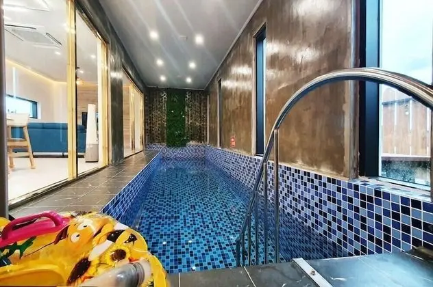 Raon Pool Villa