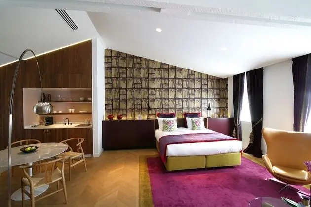 Raphael Suites - Oda
