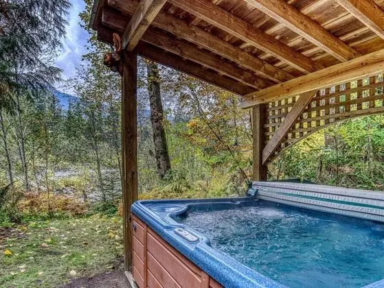 Rapid River Retreat - Spa