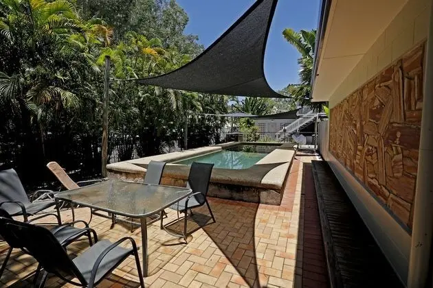 Rare Modern Unit with Private Fenced Garden Close to the Beach PC5 - Havuz
