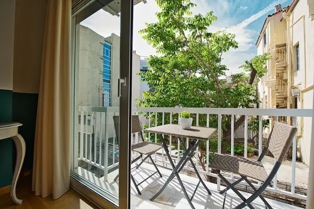 Rastoni Athens Suites nearAcropolis at Tsatsou Street