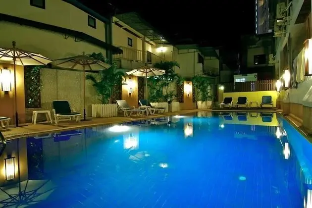 Rattana Beach Hotel by Shanaya - Havuz