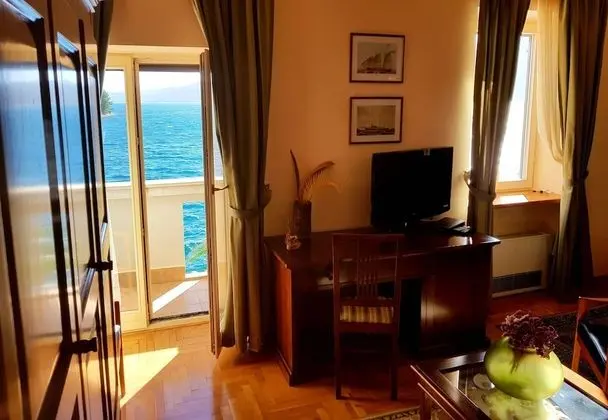 Villa Rava rooms & restaurant