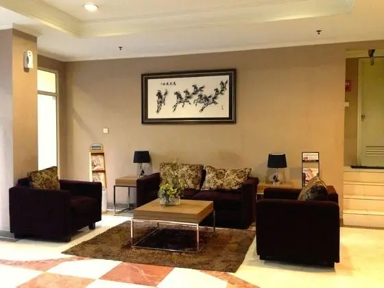 Ravarine Suite Apartment - Lobi