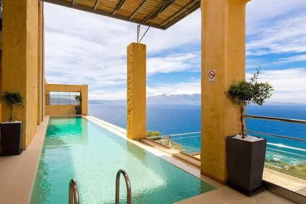 Ravdoucha Epavlis - Villa Eleni - Havuz