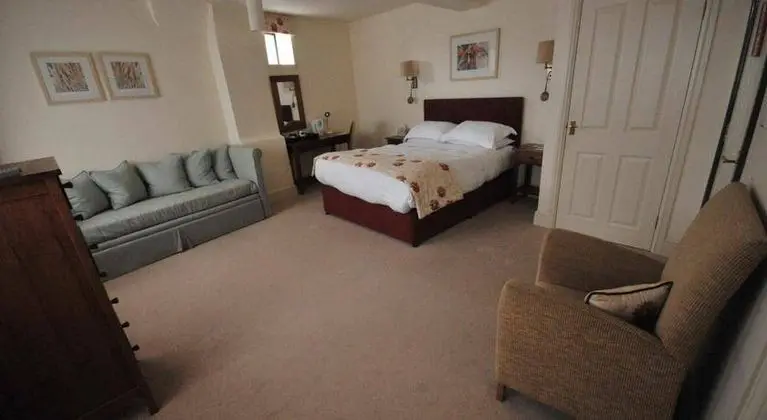 The Raven Hotel