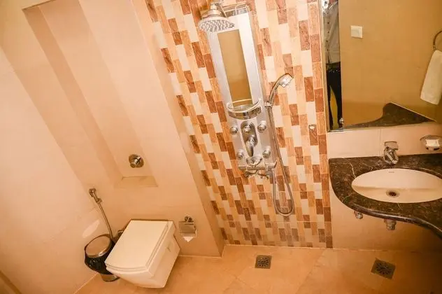 Hotel Ravisha Continental