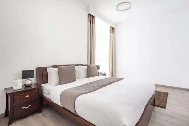Ravishing 3BR Apartment With Amazing Marina Views - İç Mekan
