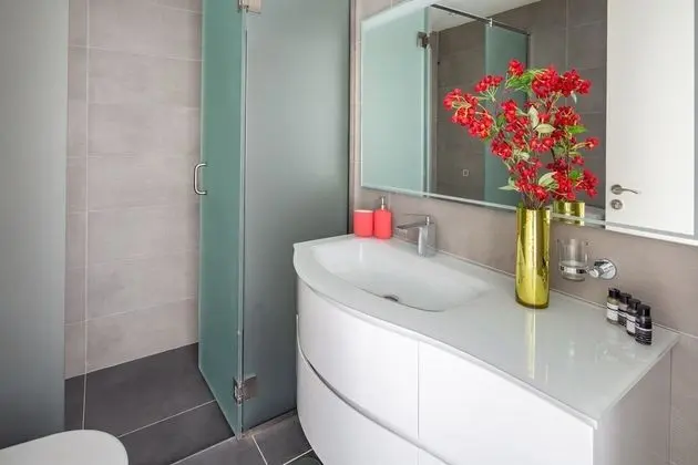 Ravishing 3BR Apartment With Amazing Marina Views - İç Mekan