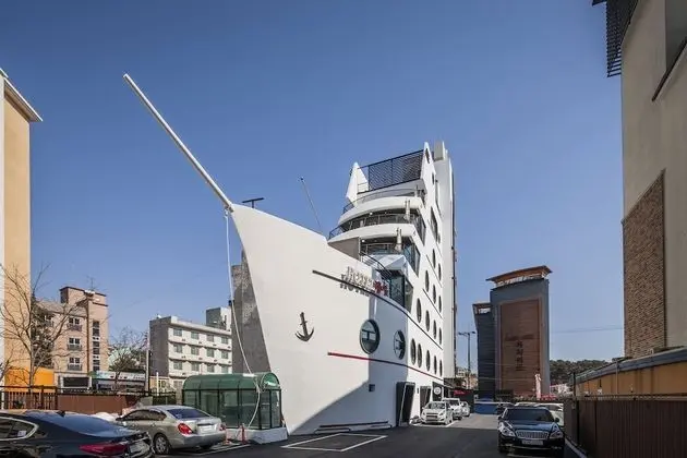 Ray Tourist Hotel