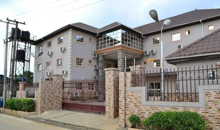 Rayjok Hotel And Suites