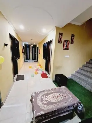 RCS Residency And Guest House - Lobi