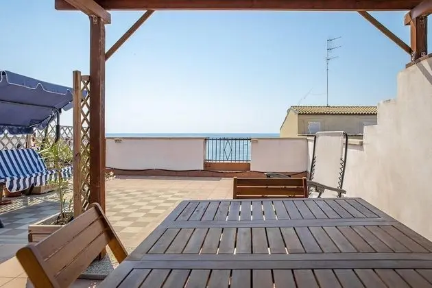Re Dionisio Attic con Terrazza by Wonderful Italy