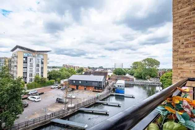 Reading Town Center River View Serviced Apartments