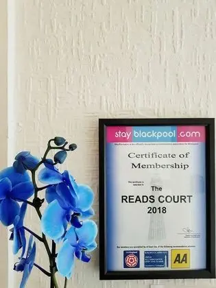 Reads Court Holiday Apartments - Lobi