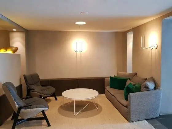 ReadySet Apartments on Emerald - Lobi