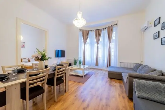 Real Apartments Lovag