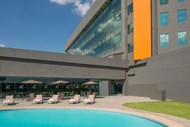 Real Inn Nuevo Laredo - Havuz