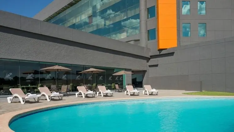 Real Inn Nuevo Laredo - Havuz