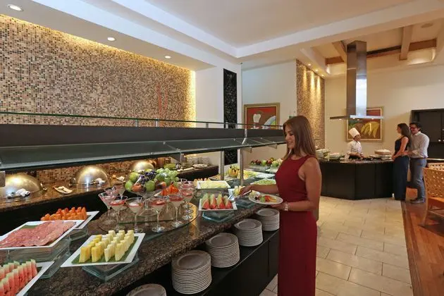 Real Intercontinental San Pedro - Yeme / İçme