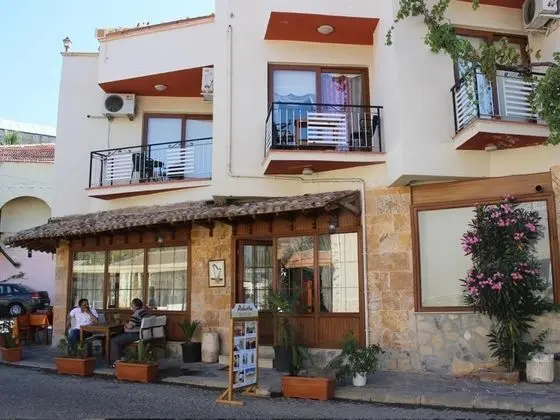 Rebetika Hotel & Bistro
