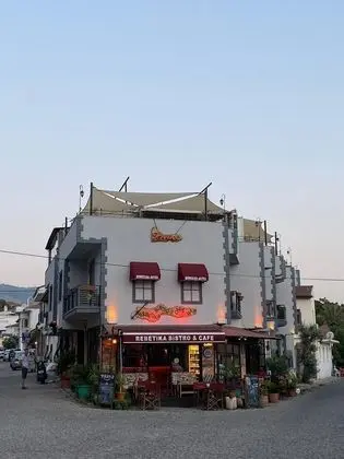 Rebetika Hotel & Bistro