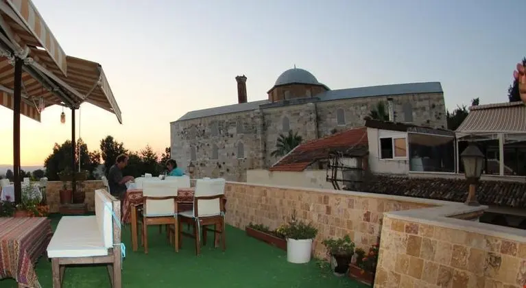Rebetika Hotel & Bistro - Yerinde Yemek