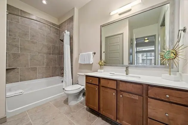 Recently Upgraded Apt With gym and Pool - Oda