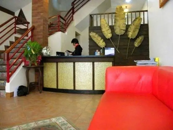 The Red Balcony Inn - Lobi