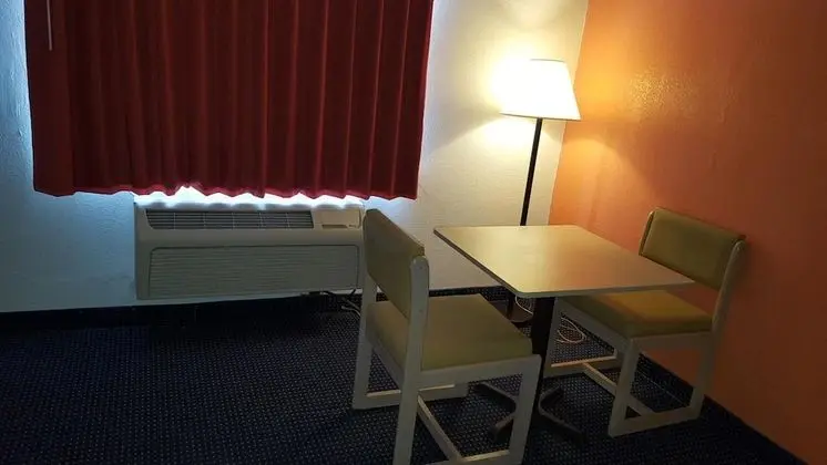 Red Carpet Inn - Oda Düzeni