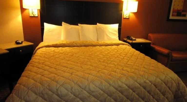 Red Carpet Inn And Suites Monmouth Jtc