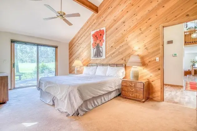 Red Cedar Lane 18 - Oda