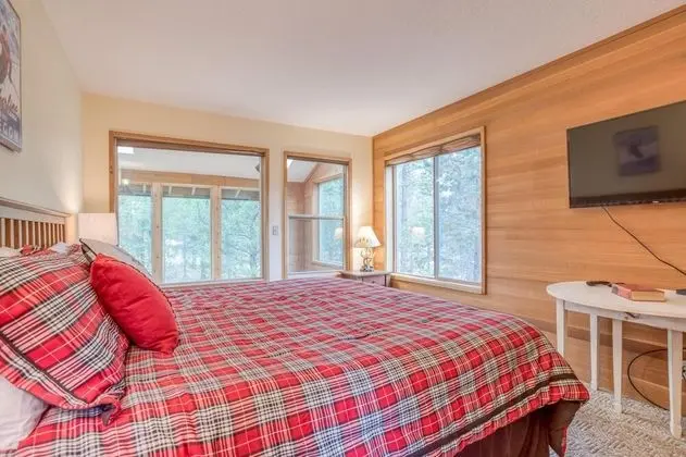 Red Cedar Lane 60 - Öne Çıkan Resim