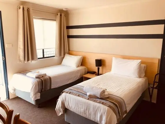 RED CEDAR MOTEL