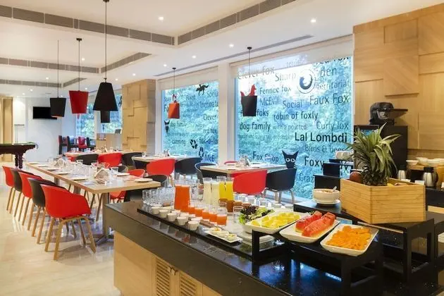 Red Fox Hotel Dehradun - Yerinde Yemek