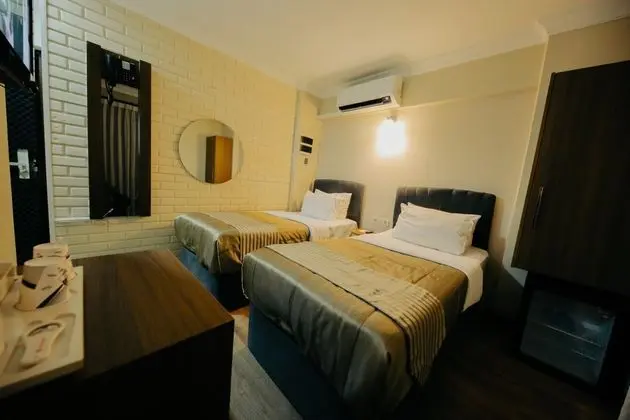 Red Green Hotel - Genel