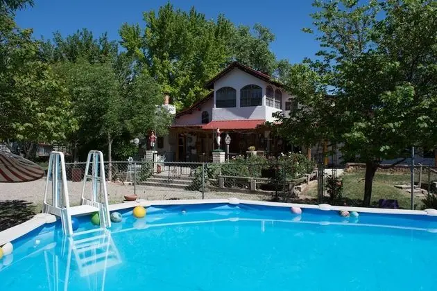 Red Horse Bed and Breakfast - Havuz