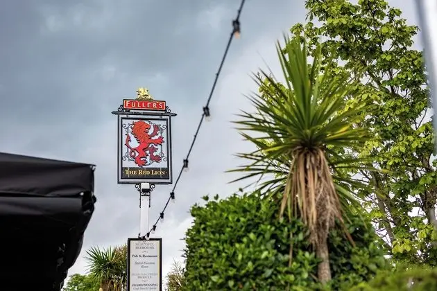 Red Lion Hotel, Hillingdon - Dış Mekan