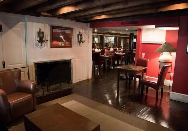 The Red Lion Inn Resort 1704 - Lobi