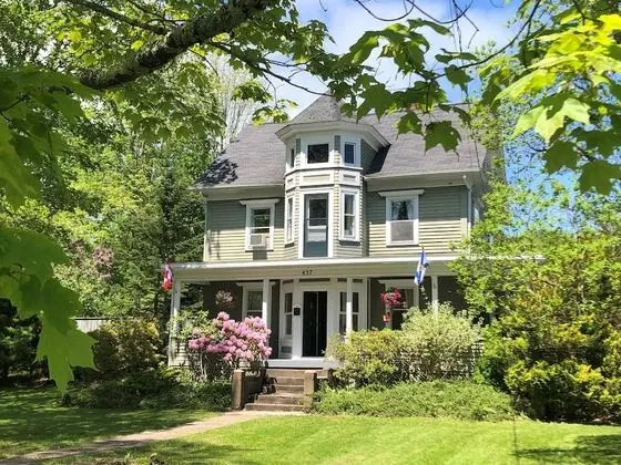 Red Mahone Bed & Breakfast